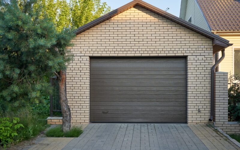 Jak wybrać odpowiednie bramy garażowe dla Twojego domu?