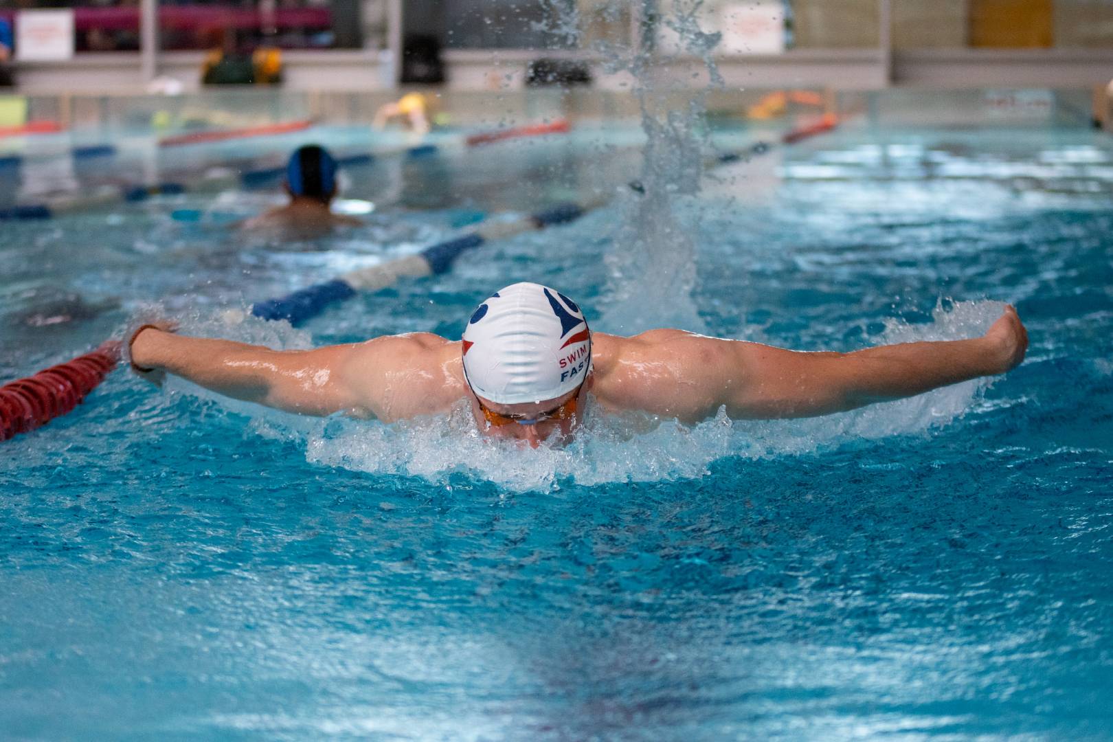 Dlaczego pływanie jest dobrym sportem na poprawę kondycji?